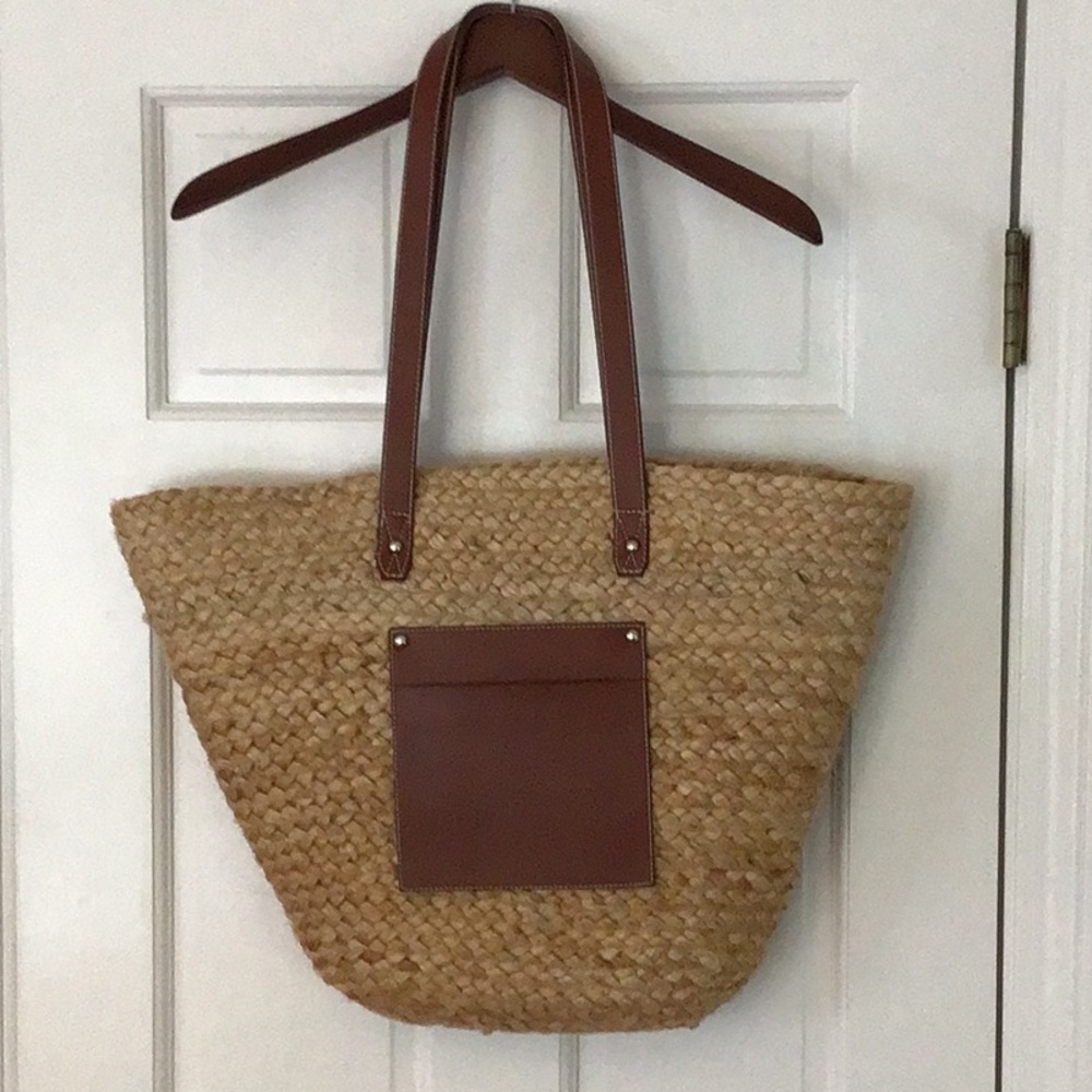 Large Tan Woven Tote Bag with brown leather handle and pockets NWOT
